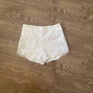 🍑 5 FOR $25 SALE White Shorts